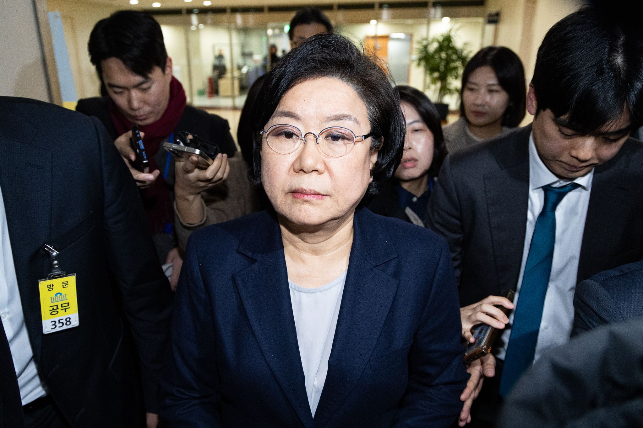 이혜훈 기획예산처 장관 후보자가 19일 서울 여의도 국회에서 인사청문회 개회를 기다리며 본청 내부를 이동하고 있다. 뉴스1