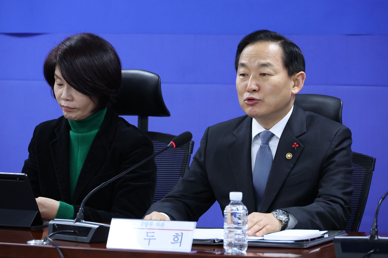 이두희 국방부 차관이 20일 서울 여의도 국회 의원회관에서 열린 군용비행장 및 군사격장 소음피해대책 관련 당정협의에서 발언하고 있다. 뉴스1