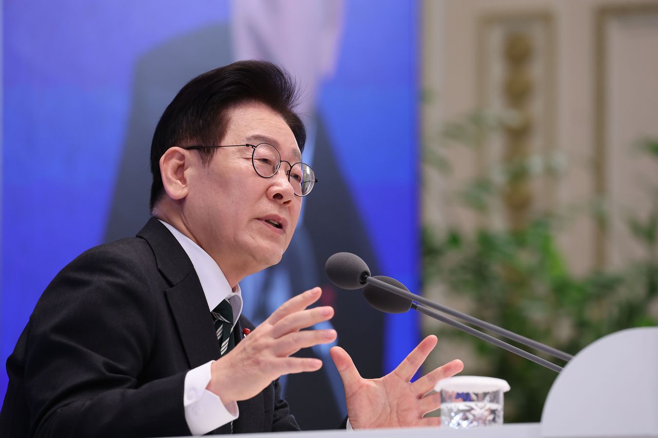 이재명 대통령이 21일 오전 청와대 영빈관에서 열린 2026 신년 기자회견에서 "예외적인 경우 검사의 보완수사권이 필요하다"고 말했다. 전민규 기자