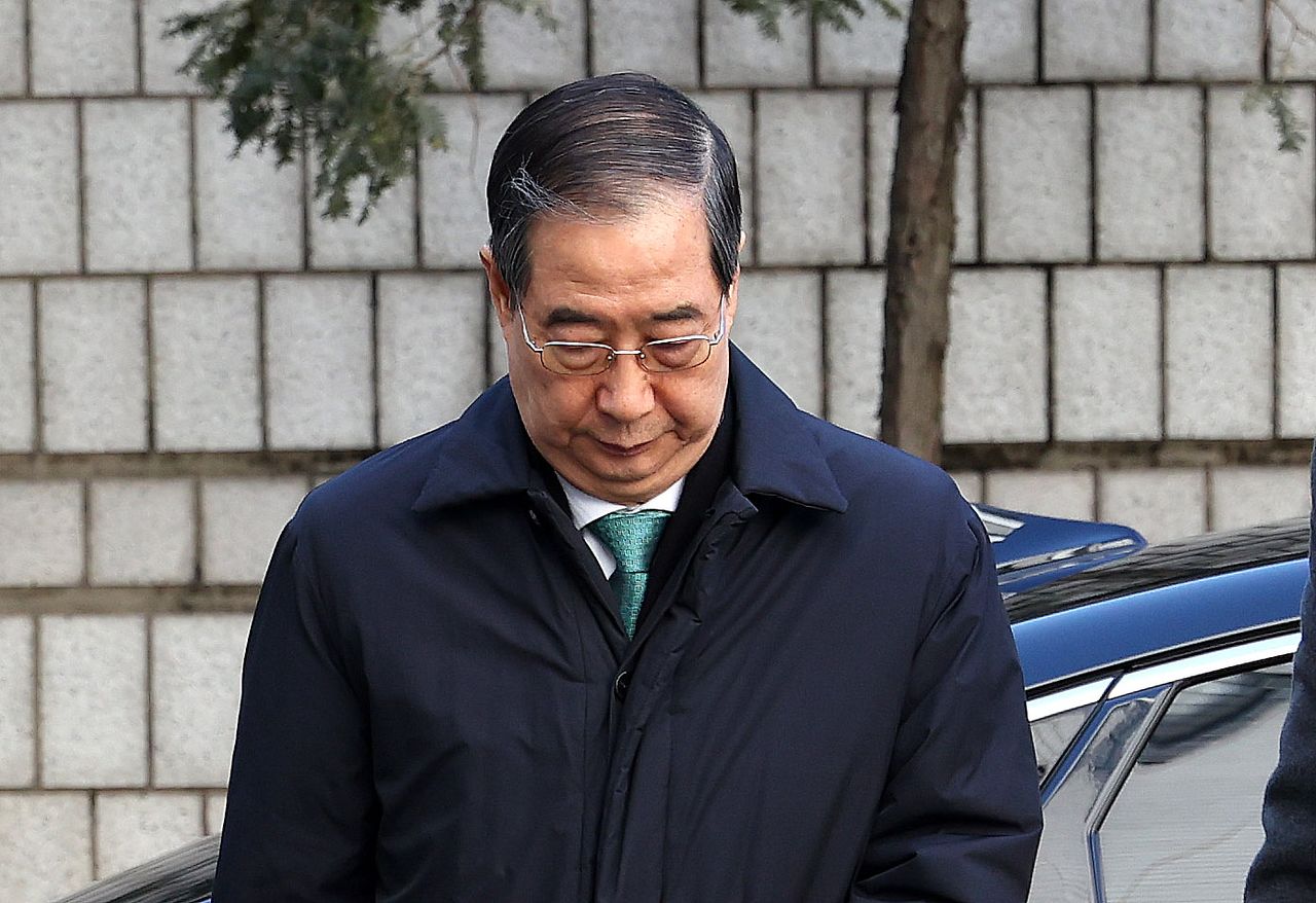 한덕수 전 국무총리가 21일 오후 서울 서초구 서울중앙지법에서 열린 내란 우두머리 방조, 내란 중요임무 종사 혐의 사건 1심 선고공판에 출석하고 있다. 뉴스1