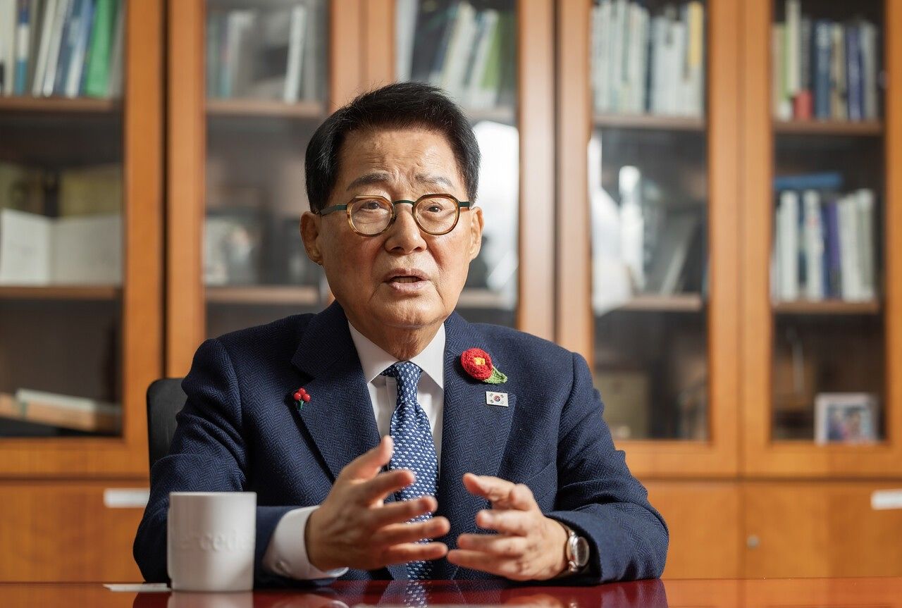 박지원 의원은 “북한은 김일성 유훈통치가 이뤄지는 나라다. 북·미 관계를 개선할 수밖에 없을 것”이라며 4월 트럼프 미국 대통령의 중국 방문을 계기로 북·미회담과 남북관계 해빙을 기대했다. 최기웅 기자