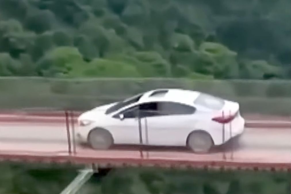 ‘세계에서 가장 위험한 설악산의 다리’ 등의 제목으로 게시된 가짜 영상. 사진 유튜브 캡처