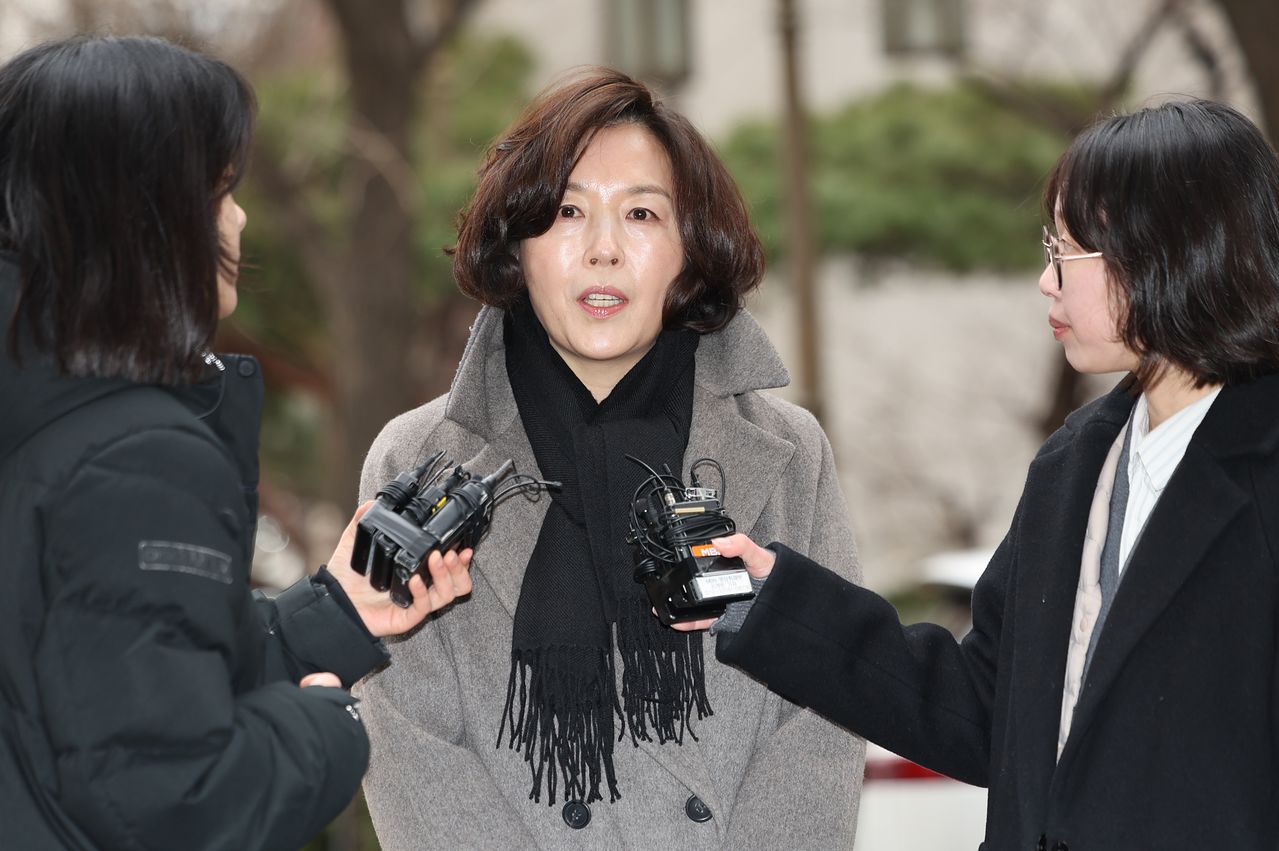 강선우 의원에게 공천 헌금 1억원을 전달한 혐의를 받는 김경 서울시의원이 지난 18일 피의자 신분으로 조사를 받기 위해 서울경찰청 공공범죄수사대로 출석했다. 연합뉴스