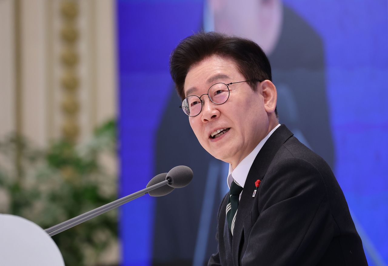 이재명 대통령이 21일 오전 청와대 영빈관에서 열린 2026 신년 기자회견에서 이혜훈 기획예산처 장관 후보자에 대해 "문제가 있어보이기는 하지만, 본인의 해명도 들어봐야 한다"고 말했다. 전민규 기자