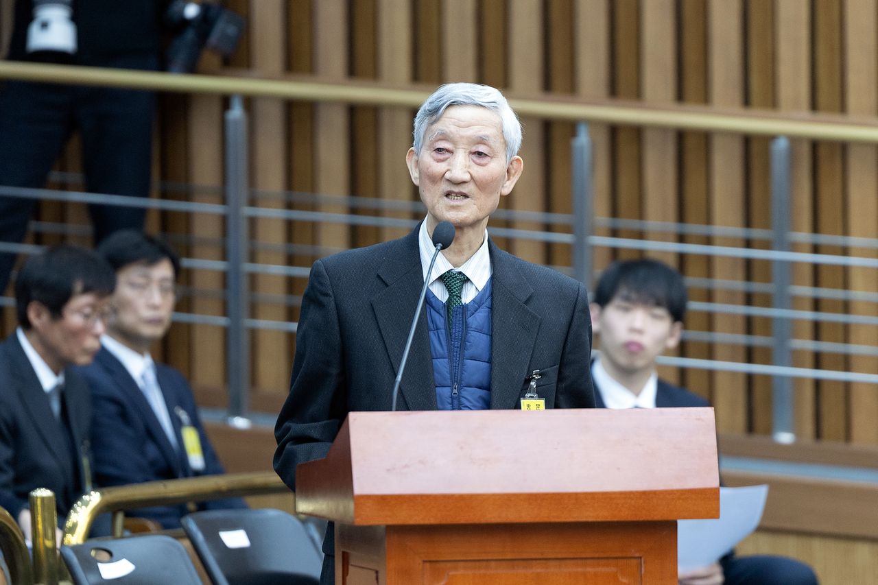 이석암 전 서울지방항공청장이 22일 서울 여의도 국회에서 열린 제431회국회(임시회) 국토교통위원회 12.29 여객기 참사 진상규명을 위한 국정조사특별위원회 청문회에 증인으로 출석해 의원 질의에 답변하고 있다. 뉴스1