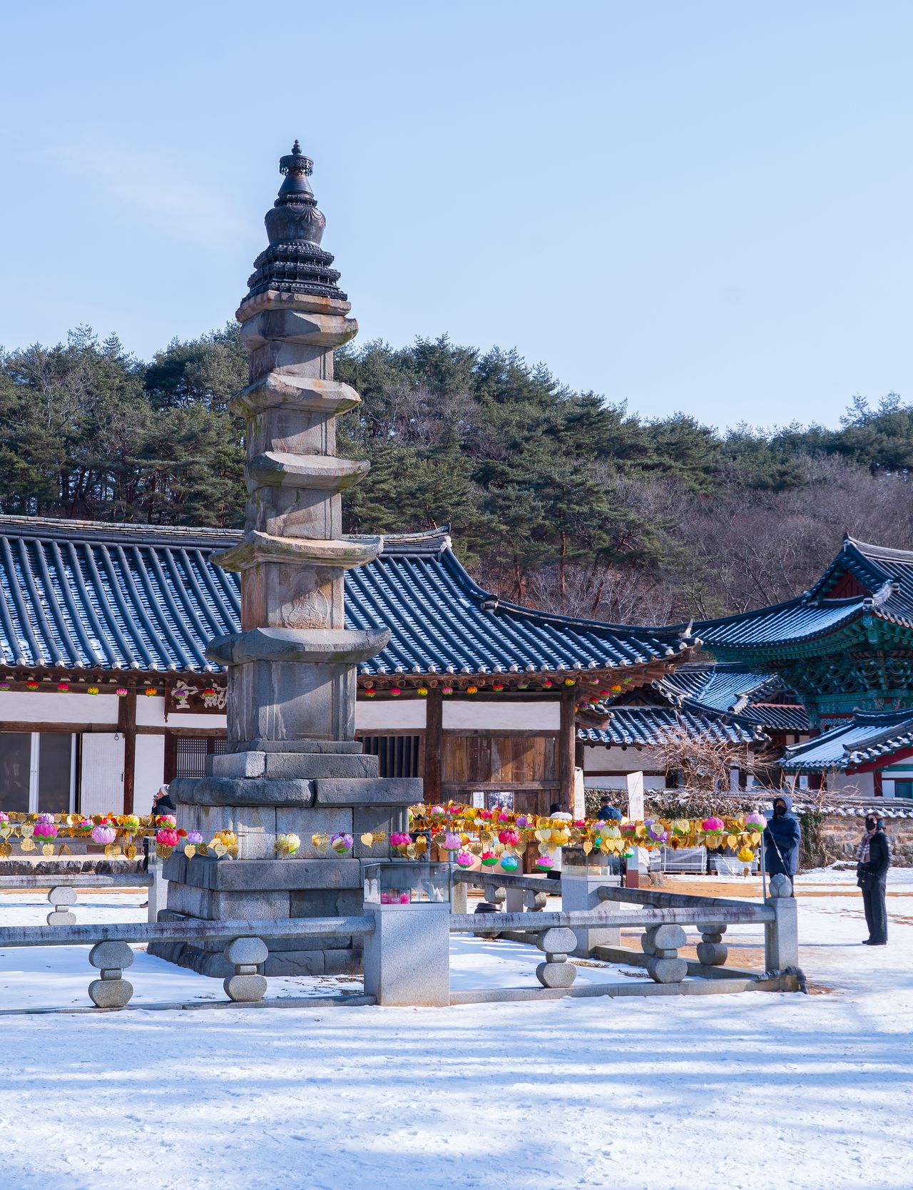 마곡사 오층석탑은 이른바 ‘탑 위의 탑’이라 불린다. 기단 위에 5층의 탑을 세웠고, 그 꼭대기에 청동 장식 '풍마동'을 올렸다. 백종현 기자