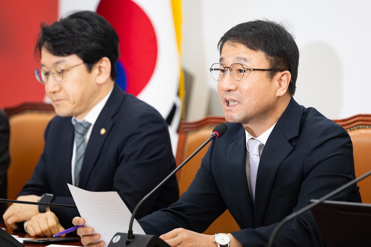 한병도 더불어민주당 원내대표가 22일 서울 여의도 국회에서 열린 정책조정회의에서 모두 발언을 하고 있다. 뉴스1