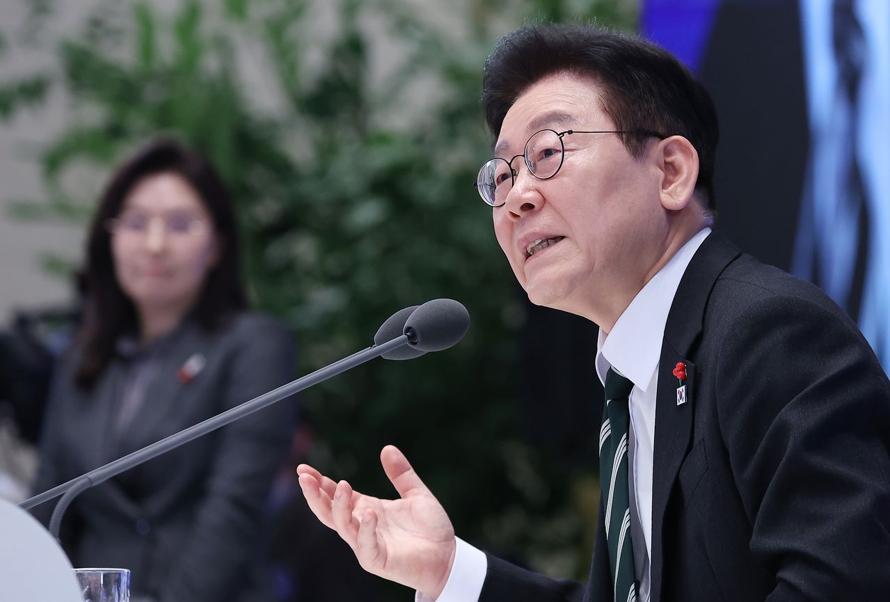 이재명 대통령이 21일 청와대 영빈관에서 열린 신년기자회견에서 발언하고 있다. 연합뉴스