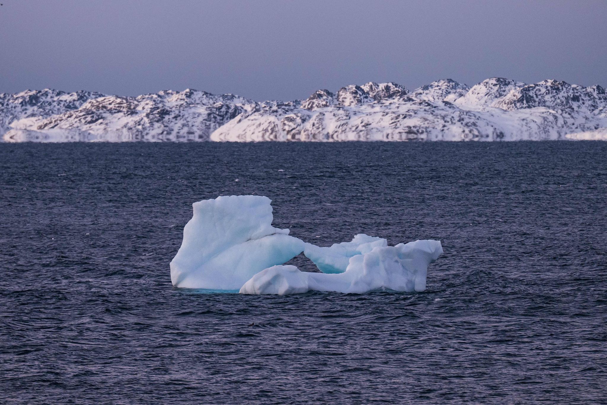 지난 20일(현지시간) 그린란드 누크 연안 해역에서 빙산이 표류하고 있다. AFP=연합뉴스