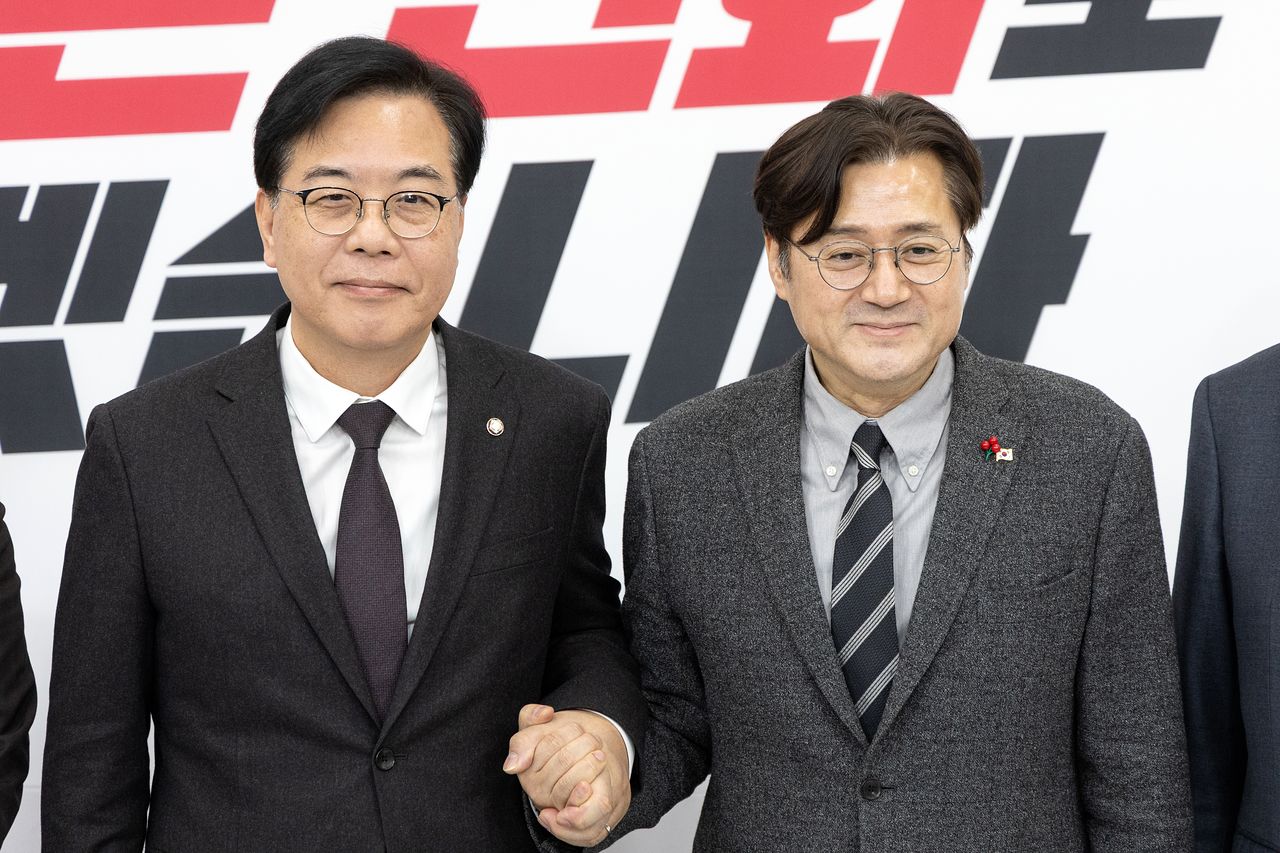 송언석 국민의힘 원내대표가 22일 서울 여의도 국회에서 홍익표 신임 청와대 정무수석을 접견하고 있다. 뉴스1