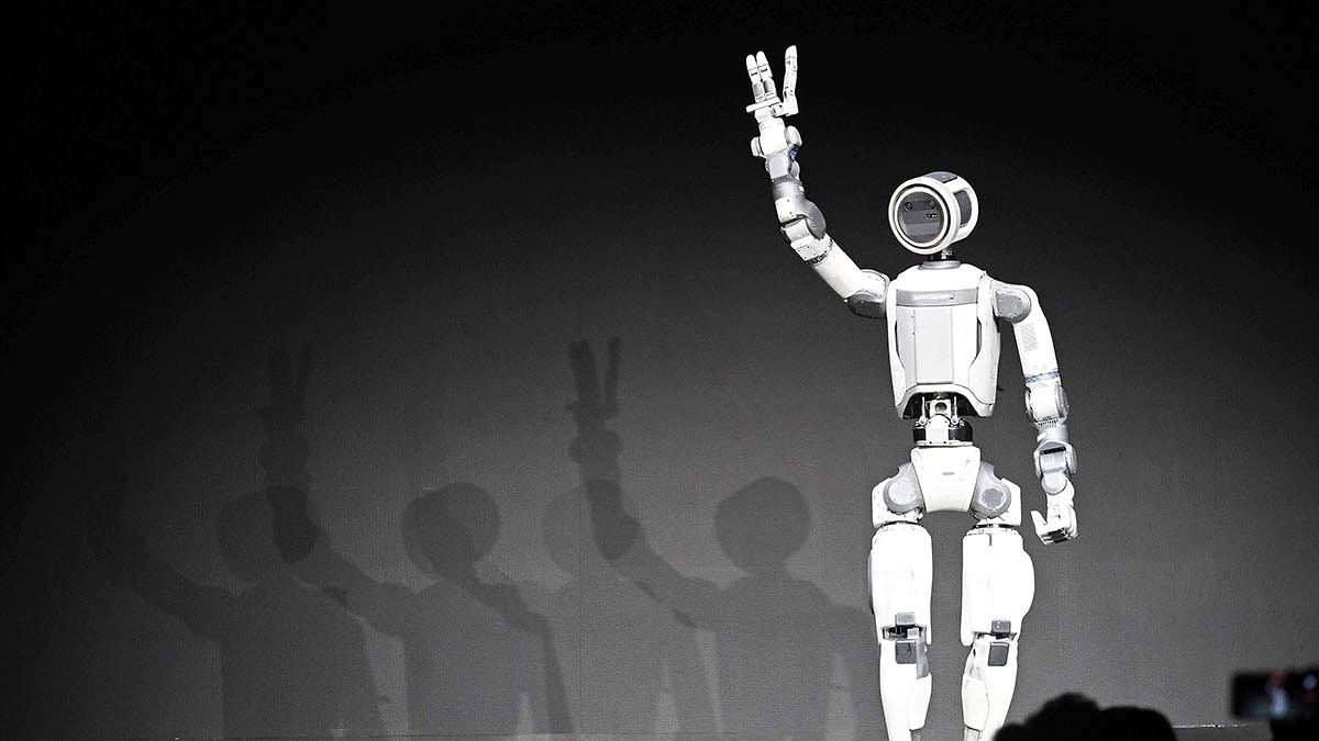  세계 최대 가전·정보기술(IT) 전시회 'CES 2026' 개막을 하루 앞둔 5일(현지시간) 미국 네바다주 라스베이거스 만달레이베이에서 열린 현대차그룹 프레스 컨퍼런스에서 차세대 전동식 아틀라스 시제품이 손인사하고 있다. 연합뉴스