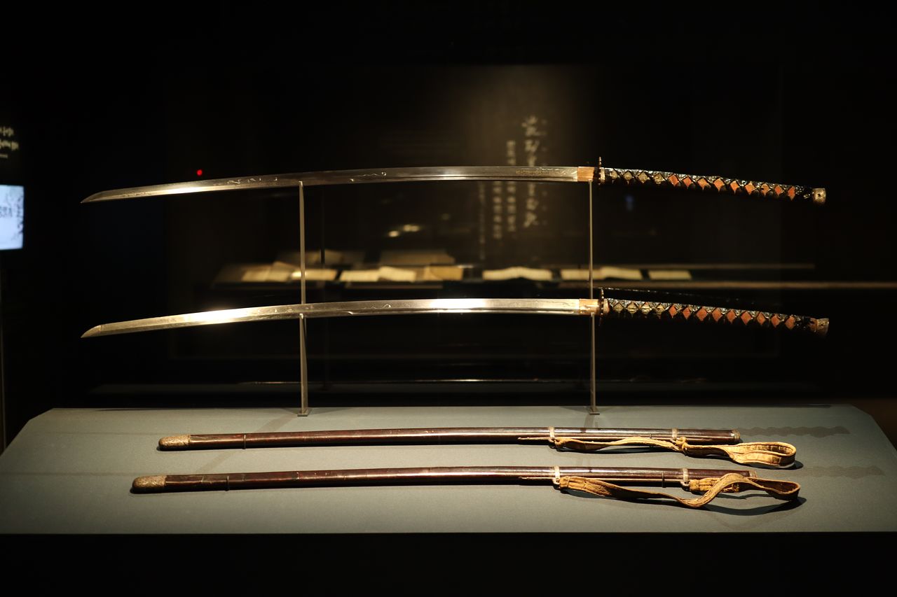 국립중앙박물관 특별전 ‘우리들의 이순신’(3월3일까지) 전시장에서 만날 수 있는 이순신 장군의 장검(국보). 슴베에는 1594년 4월 태귀련과 이무생이 만들었다고 새겨져 있다. 사진 국립중앙박물관