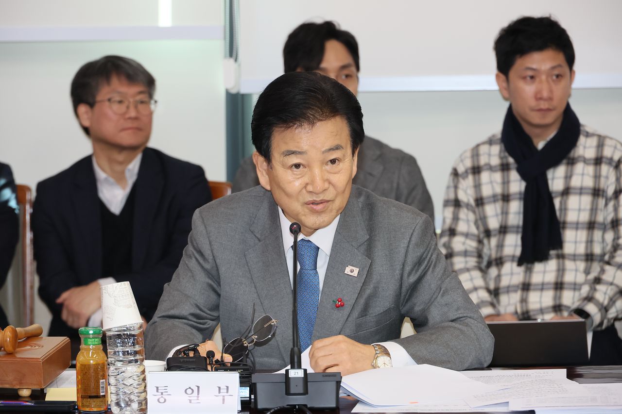 정동영 통일부 장관이 22일 서울 종로구 정부서울청사에서 열린 제340차 남북교류협력추진협의회를 주재하고 있다. 연합뉴스