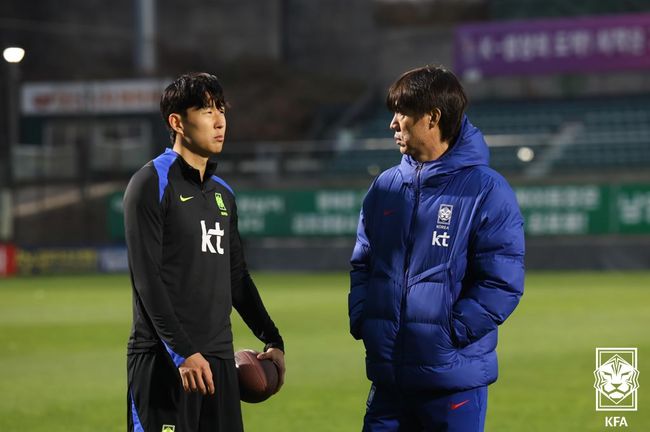 [사진] 손흥민과 홍명보 / 대한축구협회