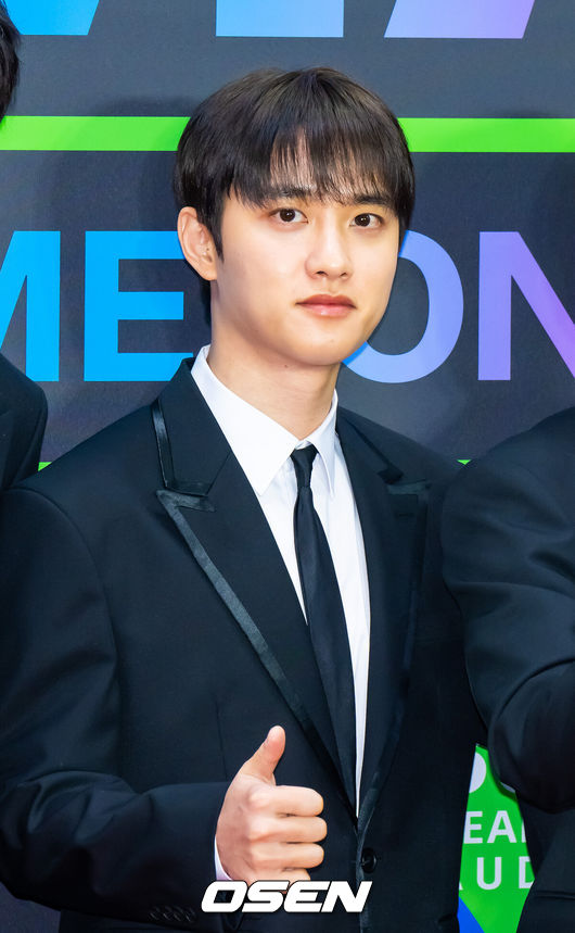 [OSEN=박준형 기자] 2025 멜론뮤직어워드(MMA2025)가 20일 오후 서울 고척스카이돔에서 진행됐다. <br /><br />이날 행사에는 지드래곤(G-DRAGON), 박재범, 10CM, 지코, 엑소(EXO), 우즈(WOODZ), 제니(JENNIE), 에스파(aespa), 아이브(IVE), 한로로, 보이넥스트도어(BOYNEXTDOOR), 라이즈(RIIZE), 플레이 브(PLAVE), 엔시티 위시(NCT WISH), 아일릿(ILLIT), 하츠투하츠(Hearts2Hearts), 키키(Kiki), 올데 이 프로젝트(ALLDAY PROJECT), 아이딧(IDID), 알파드라이브원(ALPHA DRIVE ONE) 등 초호화 아티스트 라인업으로 꾸려졌다. <br /><br />그룹 엑소 도경수가 포즈를 취하고 있다.   2025.12.20 / soul1014@osen.co.kr<br />