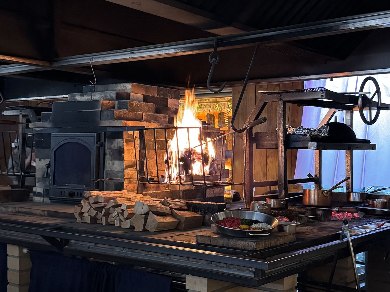 스테이크 전문점 '옥스 라이브 파이아 그릴 성수'의 그릴. 사진 김광중