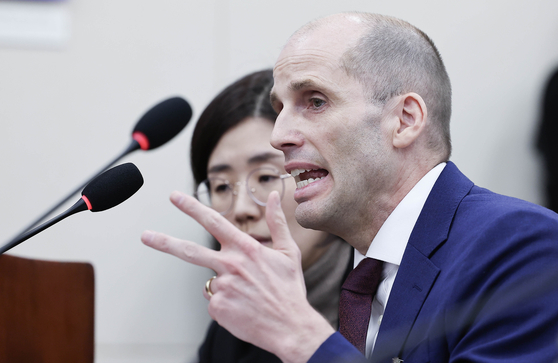 해롤드 로저스 쿠팡 대표가 지난달 30일 오전 국회 과학기술정보방송통신위원회 전체회의에서 열린 '쿠팡 침해사고 및 개인정보 유출, 불공정 거래, 노동환경 실태 파악과 재발 방지 대책 마련을 위한 청문회'에서 의원들 질의에 답하고 있다. 임현동 기자.