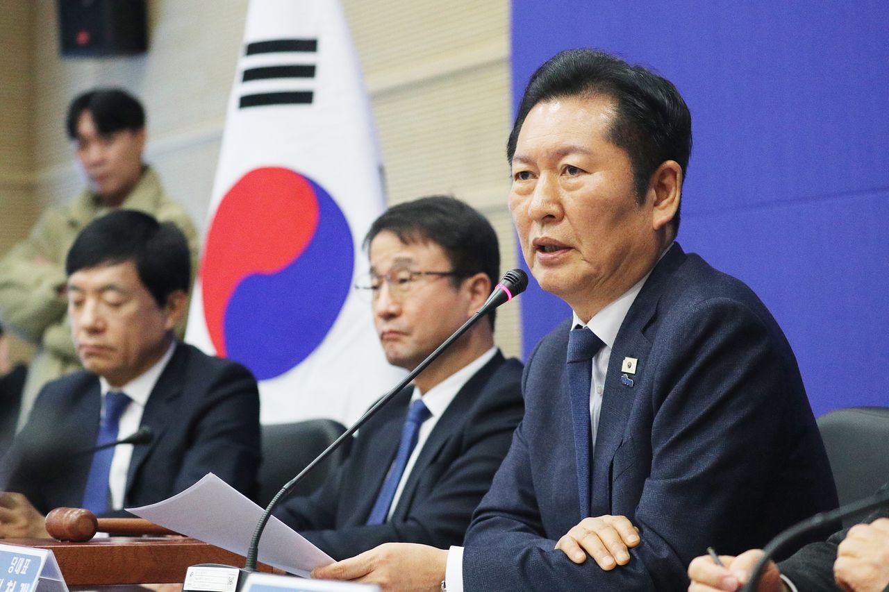 정청래 더불어민주당 대표가 23일 충북 진천선수촌에서 열린 최고위원회의에서 모두발언을 하고 있다. 뉴스1