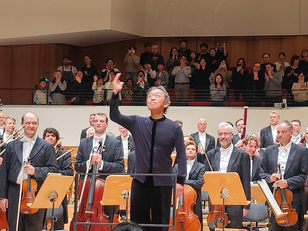 21일 독일 드레스덴 문화궁전 콘서트홀에서 드레스덴 슈타츠카펠레와 드보르자크 교향곡 9번을 연주한 지휘자 정명훈. 김호정 음악에디터