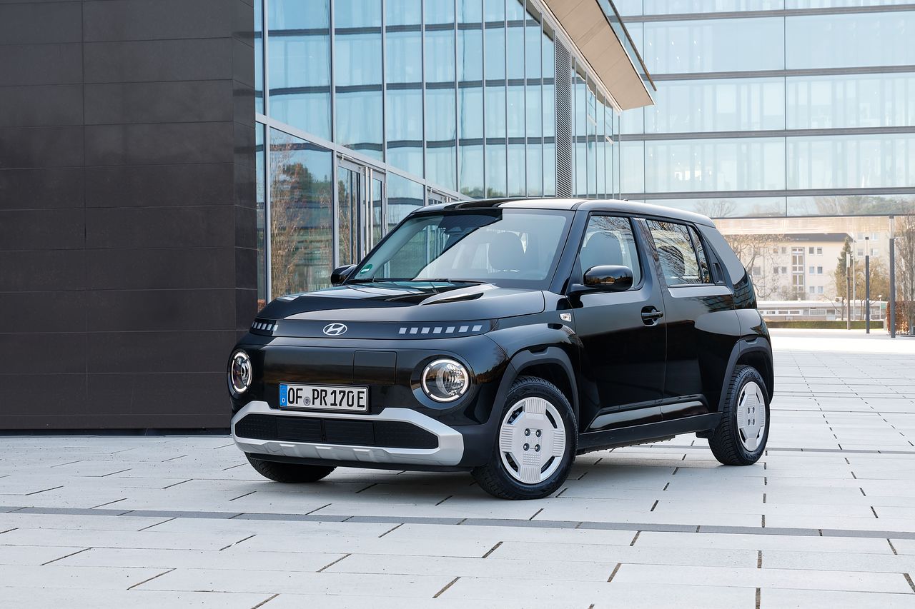 현대차는 캐스퍼 일렉트릭이 독일 자동차 전문 매체 '아우토빌트'와 주간지 '빌트 암 존탁'이 공동 주관하는 '2025 골든 스티어링 휠 어워드'에서 '2만5천 유로 미만 최고의 차'로 선정됐다고 지난해 11월 21일 밝혔다. 사진은 현대차 캐스퍼 일렉트릭. 연합뉴스