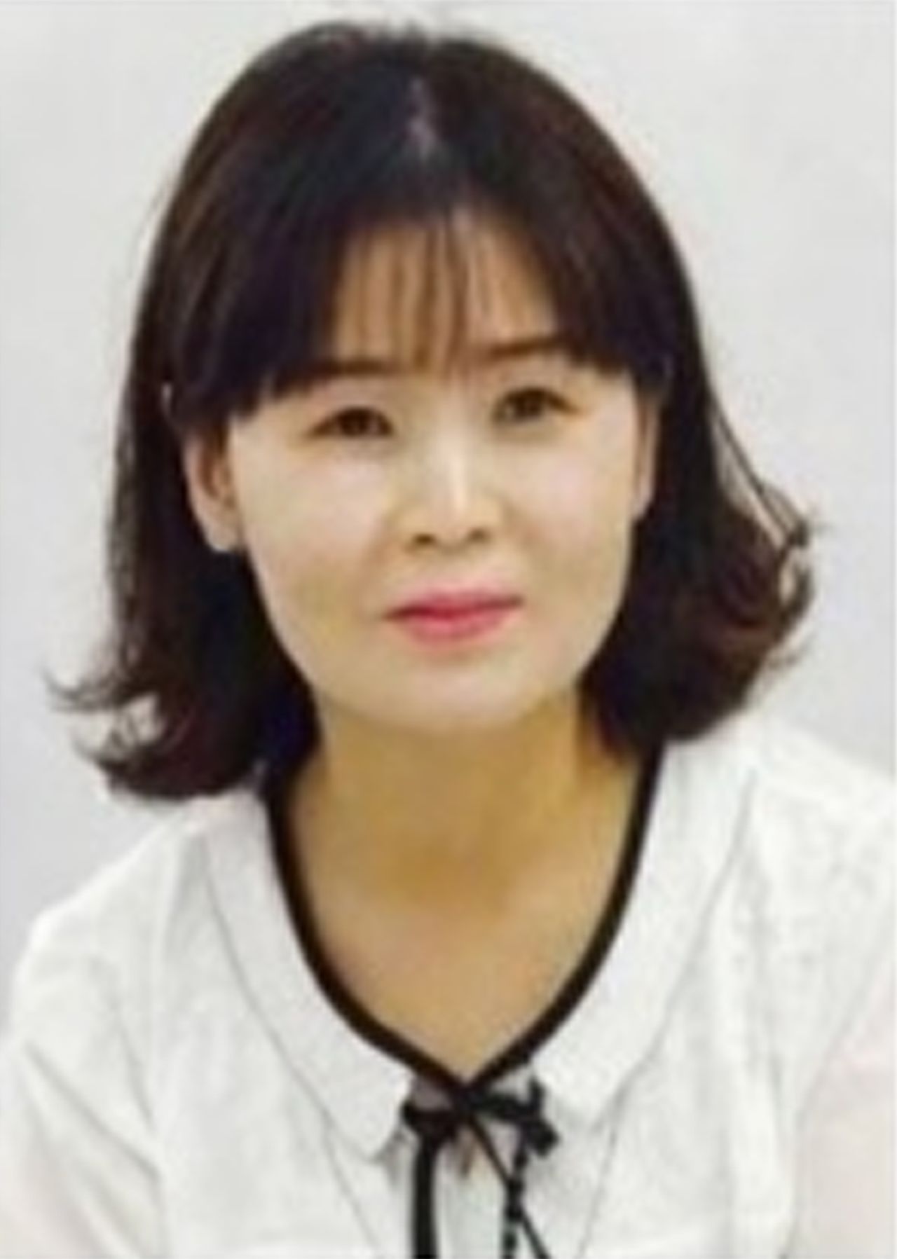 전북 전주시 덕진구선거관리위원회 이효순(56) 선거2계장. 이 계장은 최근 두 번째 시집을 냈다. 필명 '이서란'으로 펴낸 시집 『내 몸에서 번개가 자랐다』엔 모두 64편의 시가 실렸다. 사진 이효순 계장