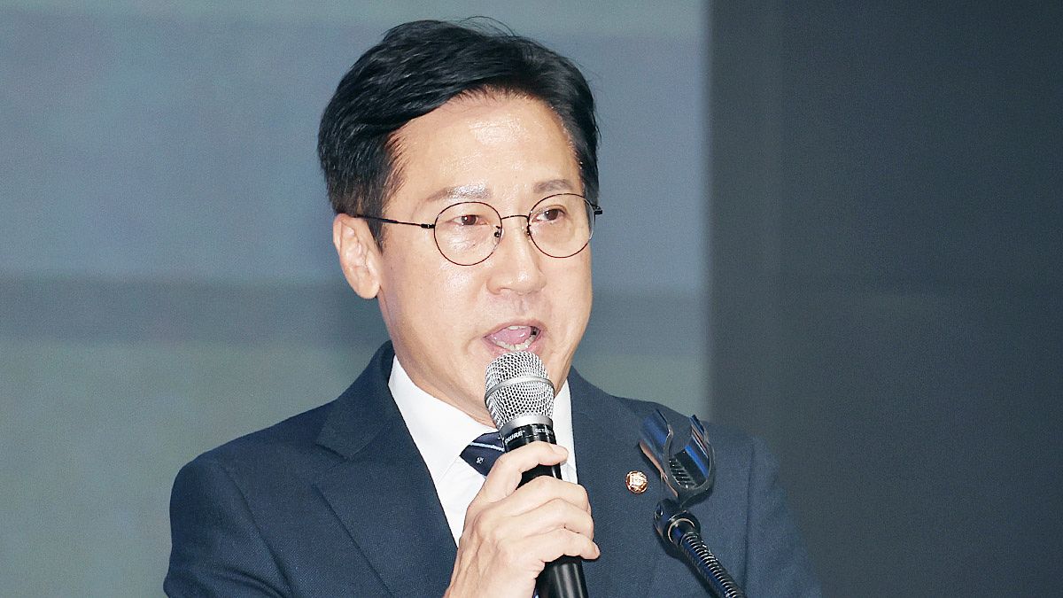 지난해 11월 2일 전북 전주시 완산구 전주대학교 JJ아트홀에서 열린 더불어민주당 전북특별자치도당 임시당원대회에서 도당위원장 선거에 출마한 신영대 의원이 정견 발표를 하고 있다. 연합뉴스