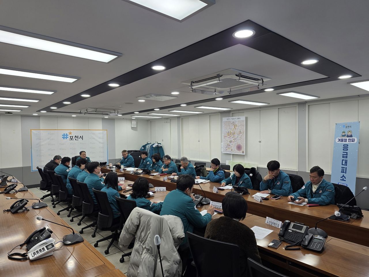 경기 포천시는 지난 24일 관내 돼지 농가에서 아프리카돼지열병(ASF)이 확진된 것과 관련, 25일 오전 재난안전대책회의를 열고 초동 방역 및 확산 차단을 위한 대응책 마련에 나섰다. 사진 포천시