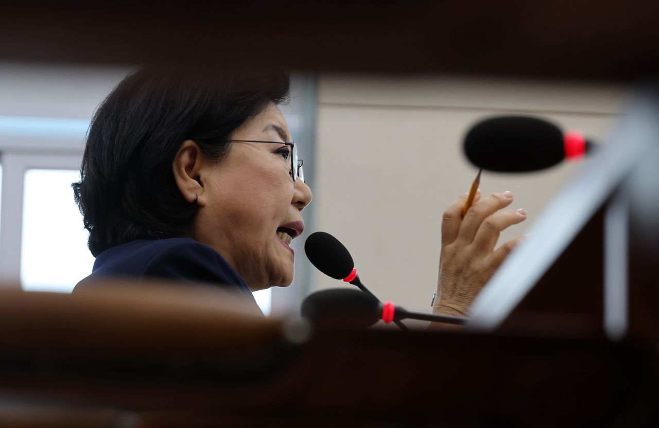 이혜훈 기획예산처 장관 후보자가 지난 23일 국회 재정경제기획위원회에서 열린 인사청문회에서 질의에 답변하고 있다. 연합뉴스