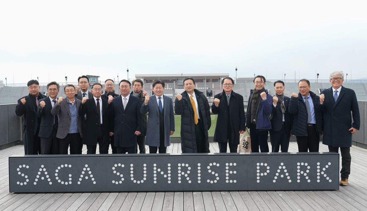 오영훈 제주지사를 중심으로 한 방문단은 야마구치 요시노리(山口祥義) 사가현 지사와 함께 8400석 규모의 다목적 체육·문화시설인 ‘사가(SAGA) 아레나’를 점검했다. 사진 제주도