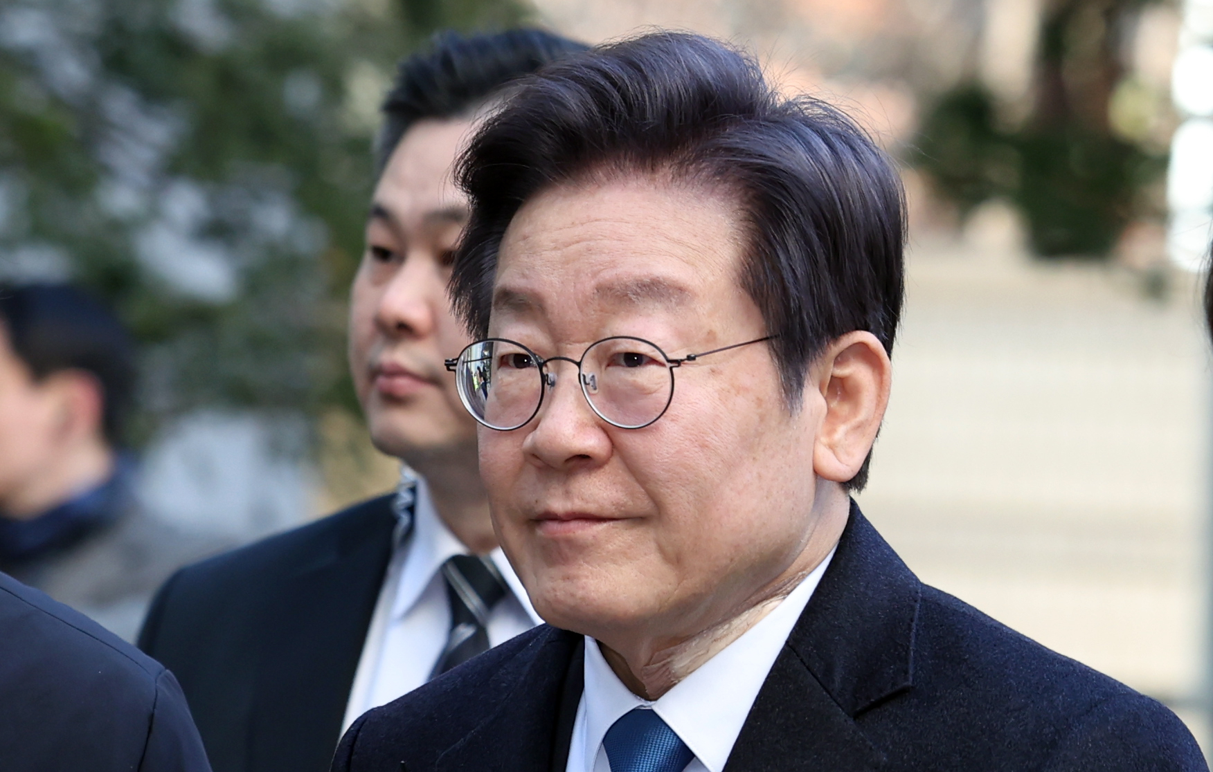 이재명 더불어민주당 대표가 지난 2024년 1월 19일 오전 서울 서초구 서울중앙지방법원에서 형사합의34부 심리로 열리는 공직선거법 위반 혐의 공판기일에 출석하고 있다. 뉴스1