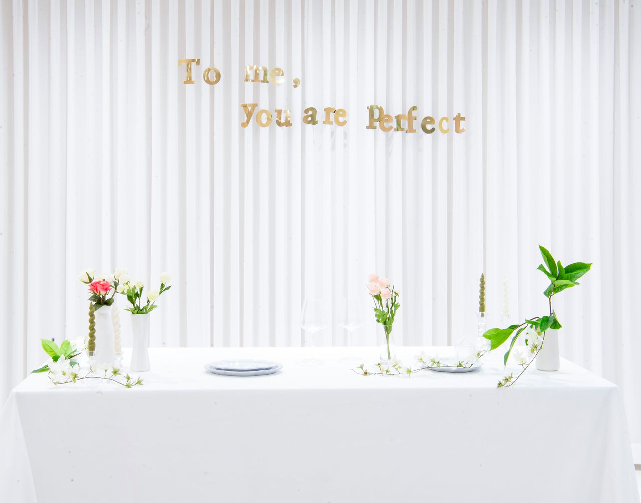 24일 문을 연 경북 구미시 구미역사 내 '스몰웨딩상담소' 미니 파티룸 모습. 결혼 준비 과정에 필요한 스튜디오 촬영을 할 수 있다. 사진 구미시