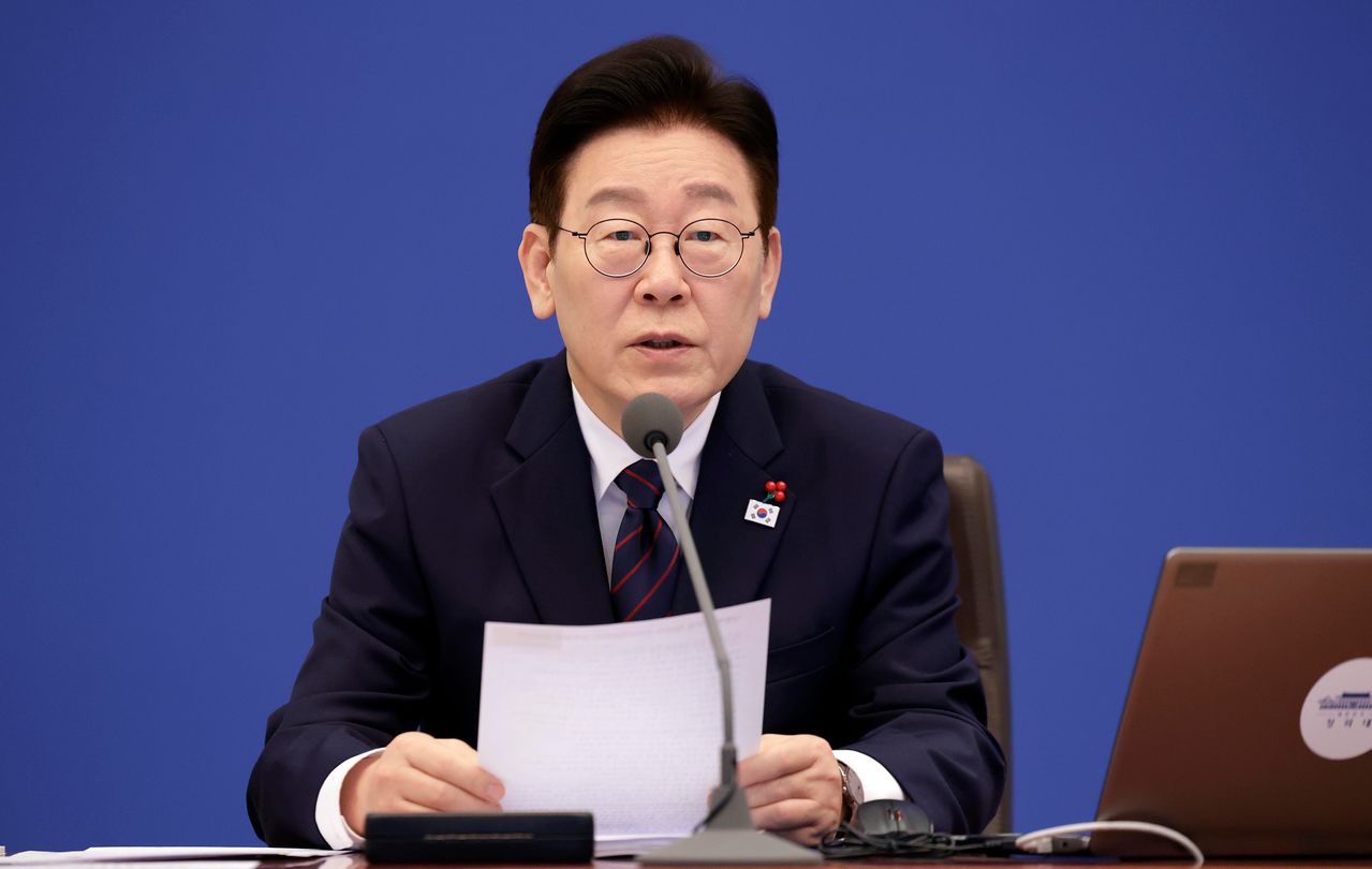 이재명 대통령이 22일 청와대에서 열린 수석보좌관회의에서 발언하고 있다. 연합뉴스