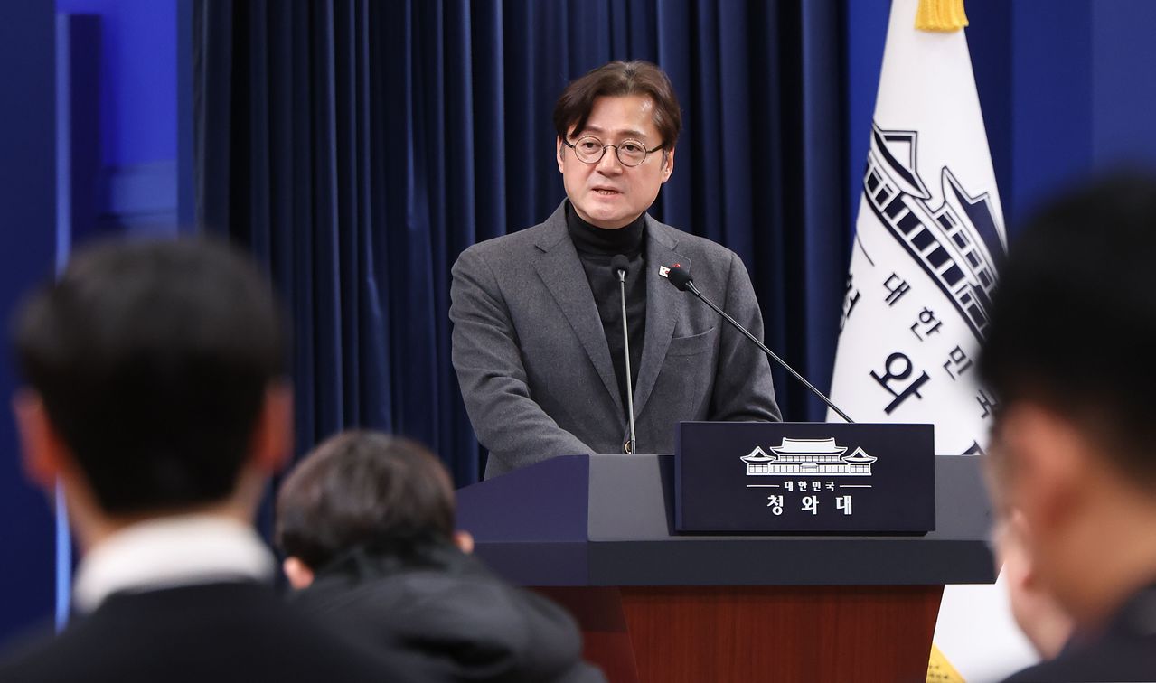 홍익표 정무수석이 25일 서울 청와대 브리핑룸에서 이재명 대통령의 이혜훈 기획예산처 장관 후보자에 대한 지명철회 브리핑을 하고 있다. [청와대사진기자단]
