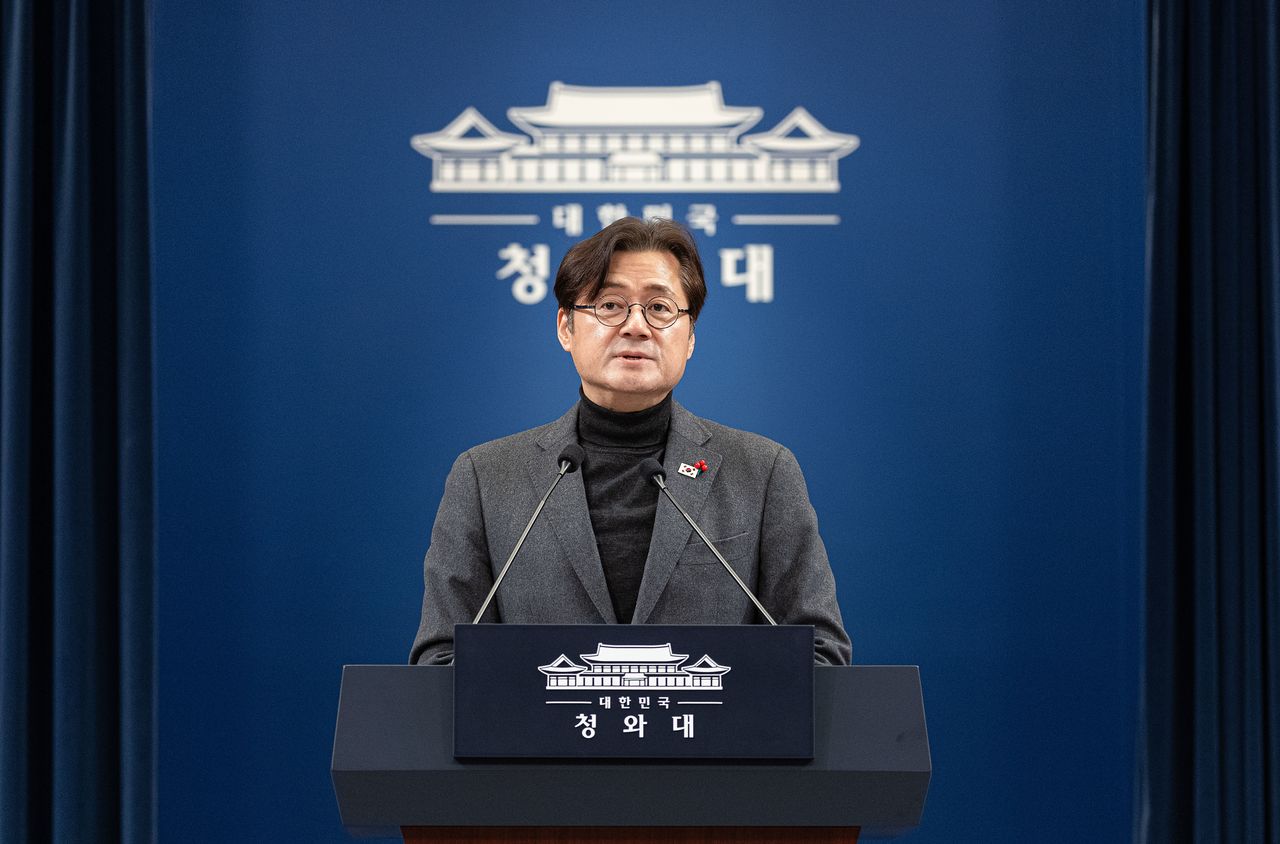 홍익표 정무수석이 25일 청와대 춘추관에서 현안 관련 브리핑을 하고 있다. 뉴스1