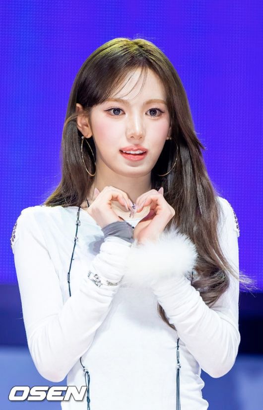 [OSEN=박준형 기자] 26일 오후 서울 자양동 예스24 라이브홀에서 그룹 키키(KiiiKiii·지유, 이솔, 수이, 하음, 키야) 미니 2집 '델룰루 팩(Delulu Pack)' 쇼케이스가 진행됐다.  '델룰루 팩'은 '지금의 나'로 어디서든 자유롭게 존재하고 싶은 키키의 새해 소원을 이들만의 방식으로 풀어낸 앨범이다. 앨범에는 타이틀곡 '404 (New Era)'를 비롯해 'Delulu(델룰루)', 'UNDERDOGS(언더독스)', '멍냥', 'Dizzy(디지)', 'To Me From Me(투 미 프롬 미) (Prod. TABLO)' 등 총 6곡이 수록됐다.  그룹 키키가 포즈를 취하고 있다. 2026.01.26 / soul1014@osen.co.kr