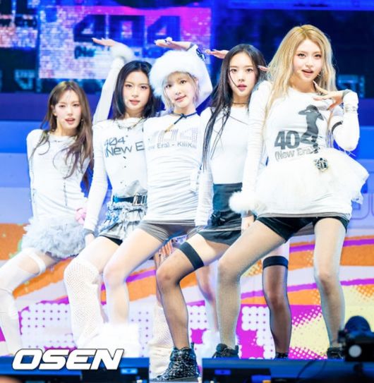 [OSEN=박준형 기자] 26일 오후 서울 자양동 예스24 라이브홀에서 그룹 키키(KiiiKiii·지유, 이솔, 수이, 하음, 키야) 미니 2집 '델룰루 팩(Delulu Pack)' 쇼케이스가 진행됐다.  '델룰루 팩'은 '지금의 나'로 어디서든 자유롭게 존재하고 싶은 키키의 새해 소원을 이들만의 방식으로 풀어낸 앨범이다. 앨범에는 타이틀곡 '404 (New Era)'를 비롯해 'Delulu(델룰루)', 'UNDERDOGS(언더독스)', '멍냥', 'Dizzy(디지)', 'To Me From Me(투 미 프롬 미) (Prod. TABLO)' 등 총 6곡이 수록됐다.  그룹 키키가 포즈를 취하고 있다. 2026.01.26 / soul1014@osen.co.kr