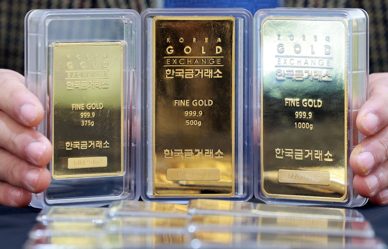 국제 금값이 사상 처음으로 온스당 5000 달러를 넘은 26일 서울 종로구 한국금거래소 종로본점에서 골드바가 진열되어 있다. 연합뉴스. 