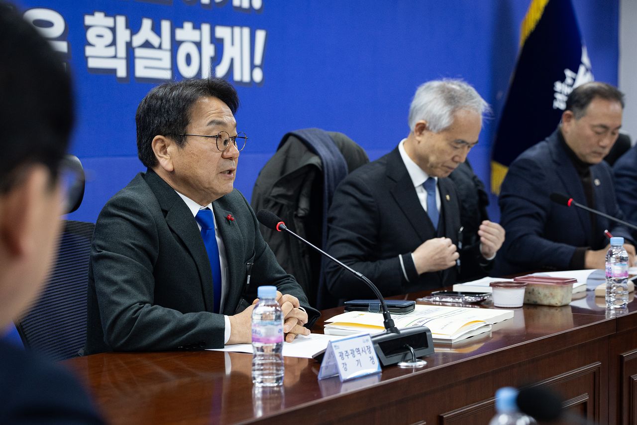 강기정 광주시장이 27일 서울 여의도 국회 의원회관에서 열린 더불어민주당 광주전남 통합 특별법 제정을 위한 제4차 간담회에서 모두 발언을 하고 있다. 뉴스1