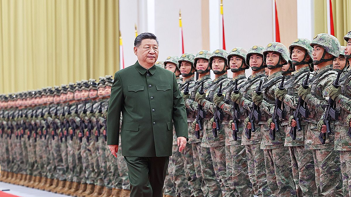 지난 2024년 12월 시진핑 중국 국가주석 겸 중앙군사위 주석이 마카오 주둔 사병을 사열하고 있다. 신화통신