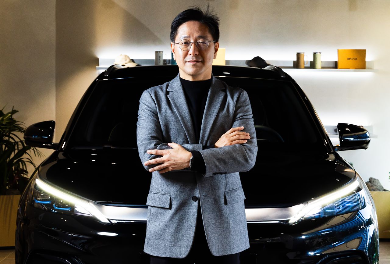 조인철 BYD코리아 승용부문 대표가 22일 서울 마포구 BYD 쇼룸에서 인터뷰했다. 우상조 기자
