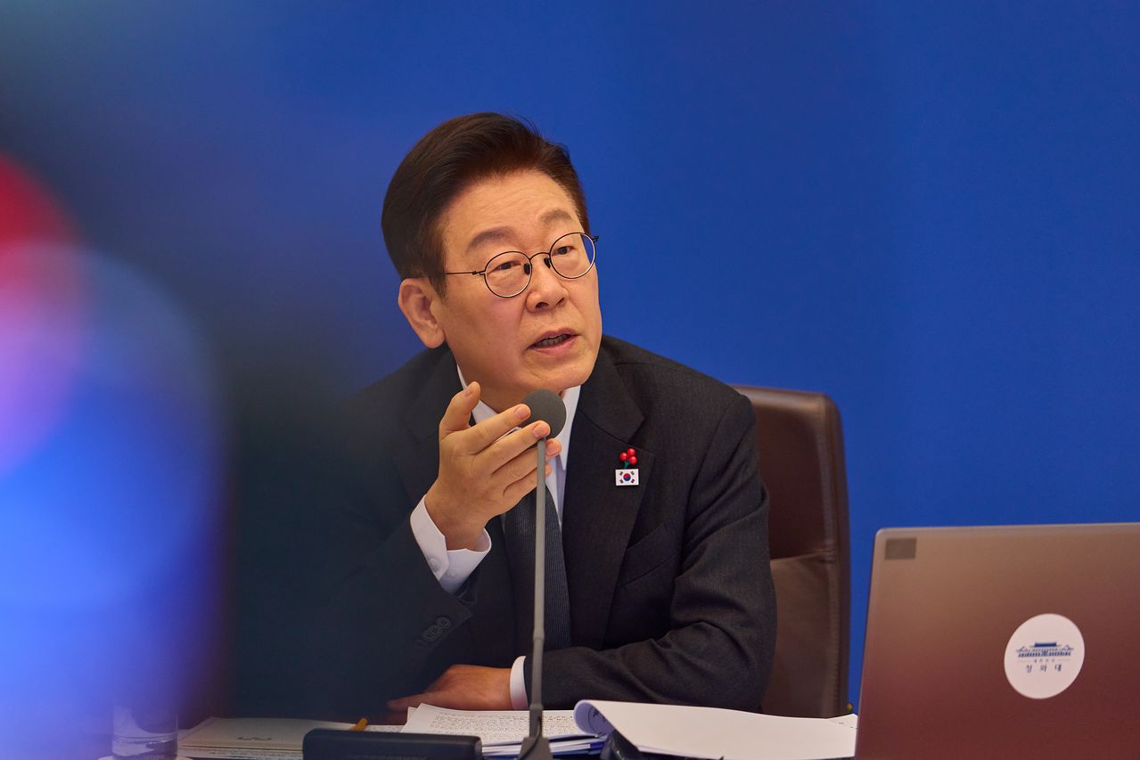 이재명 대통령이 27일 청와대 본관에서 열린 제3회 국무회의에서 발언하고 있다. 사진 청와대