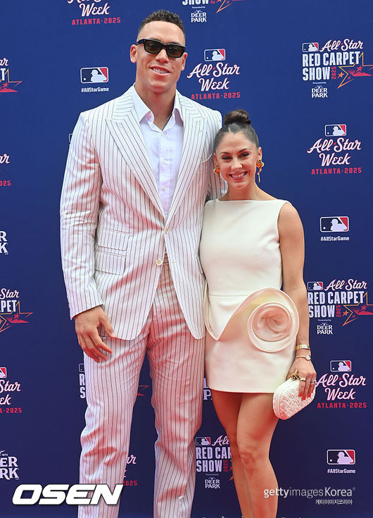 [사진] 지난해 올스타전에서 애런 저지(왼쪽)가 아내 사만다 브랙시크와 포즈를 취하고 있다. ⓒGettyimages(무단전재 및 재배포 금지)