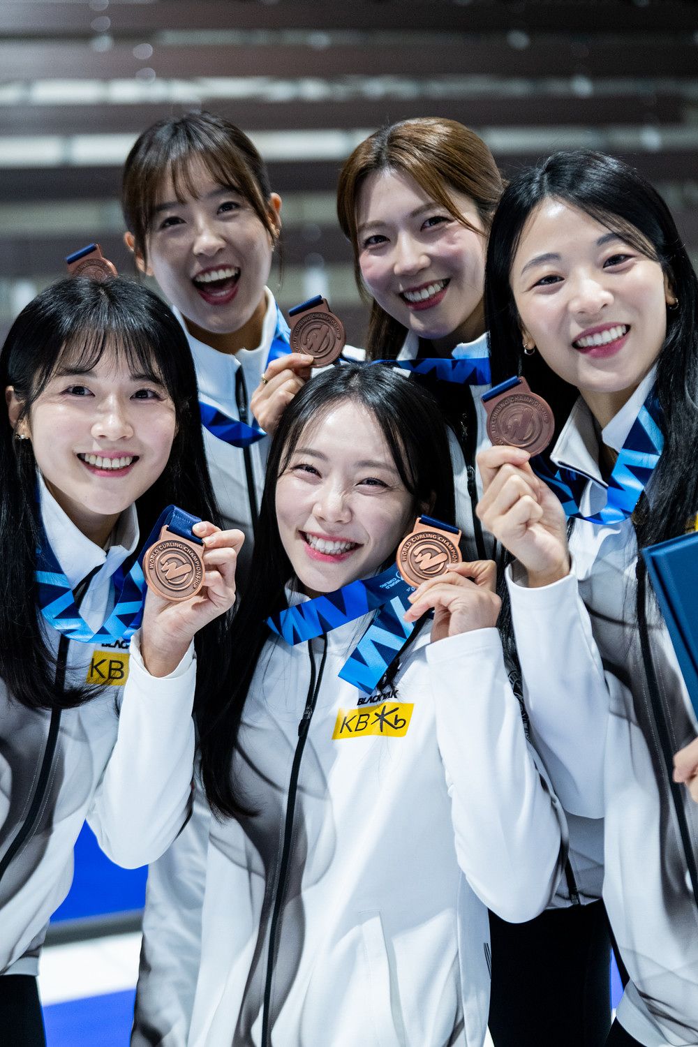 컬링 국가대표 김민지·설예지·김은지·설예은·김수지(오른쪽부터 시계 방향). 5명의 이름과 별명이 모두 ‘지’로 끝나 ‘5G’라 불린다. 범대륙선수권 동메달을 땄지만 올림픽에선 금메달을 노린다. [사진 대한컬링연맹]