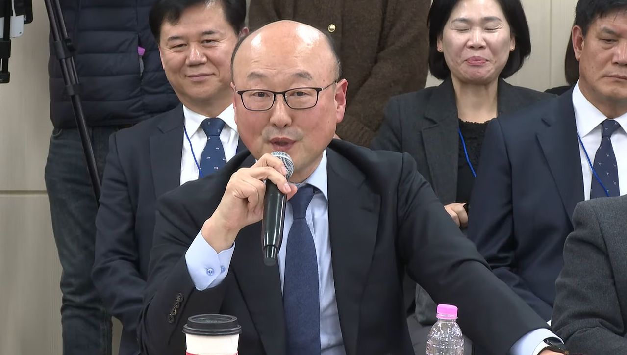 지난 14일 국가보훈부 산하기관 업무보고에서 발언하는 윤정로 인천보훈병원장. 사진 국가보훈부 유튜브 캡처