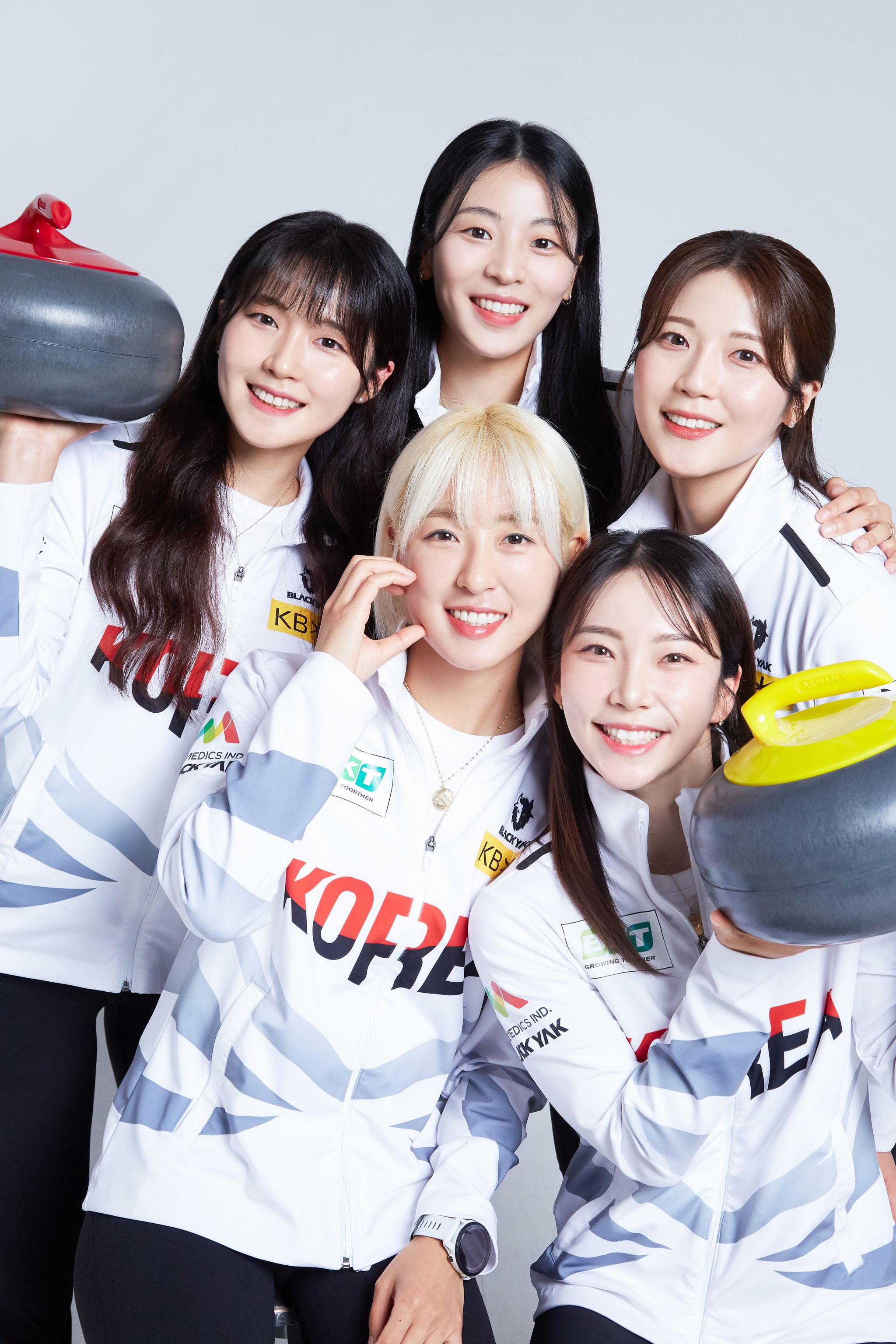 컬링 국가대표 설예은·김민지·설예지·김은지·김수지(오른쪽부터 시계 방향). 5명의 이름과 별명이 모두 ‘지’로 끝나 ‘5G’라 불린다. 사진 경기도청