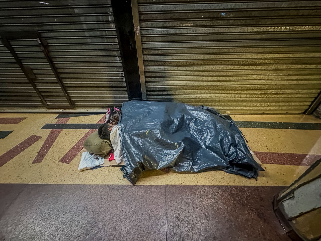 아르헨티나의 거시경제는 개선되고 있지만, 취약계층의 삶은 여전히 어렵다. 부에노스아이레스의 노숙자 모습. 미주중앙일보 김상진 기자