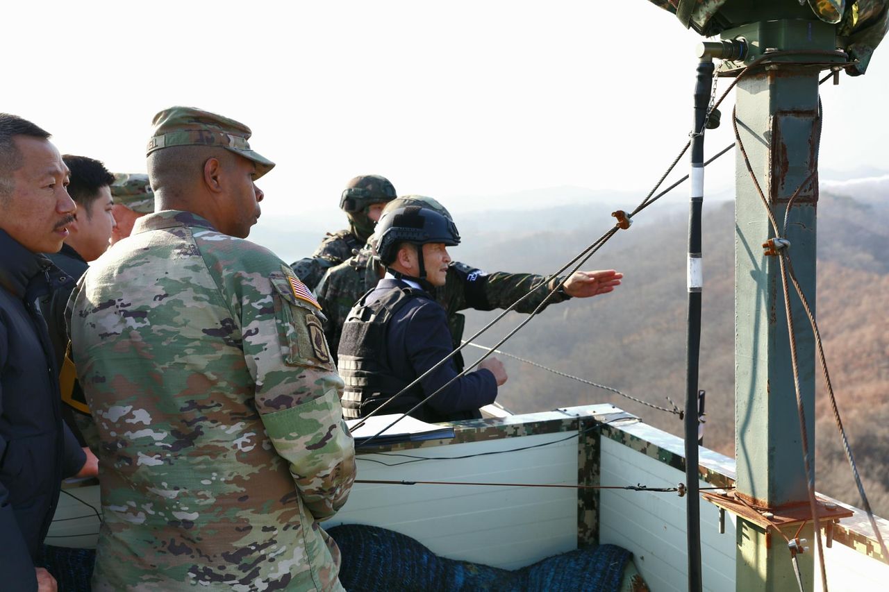 유엔사는 지난해 12월 17일 김현종 국가안보실 1차장이 최전방 감시초소(GP)를 방문했다고 공개했다. 사진 유엔사