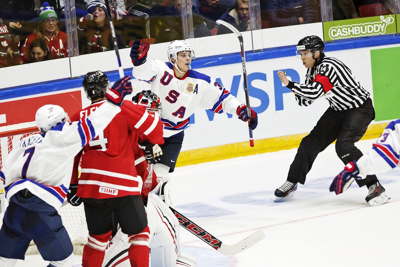 미국 아이스하키 대표팀 오스턴 매슈스(가운데). [AP=연합뉴스]