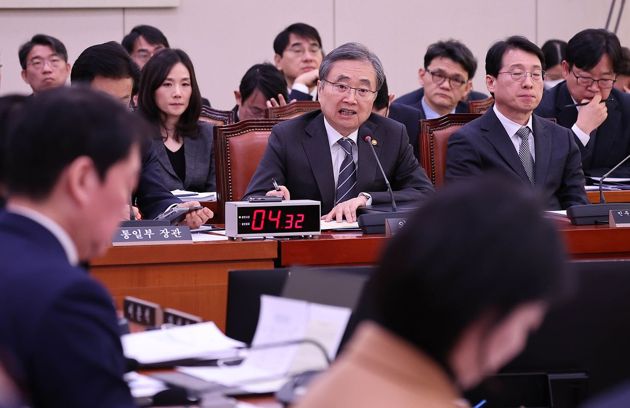  조현 외교부 장관이 28일 국회에서 열린 외통위 전체회의에 출석해 의원들 질의에 답하고 있다. 임현동 기자
