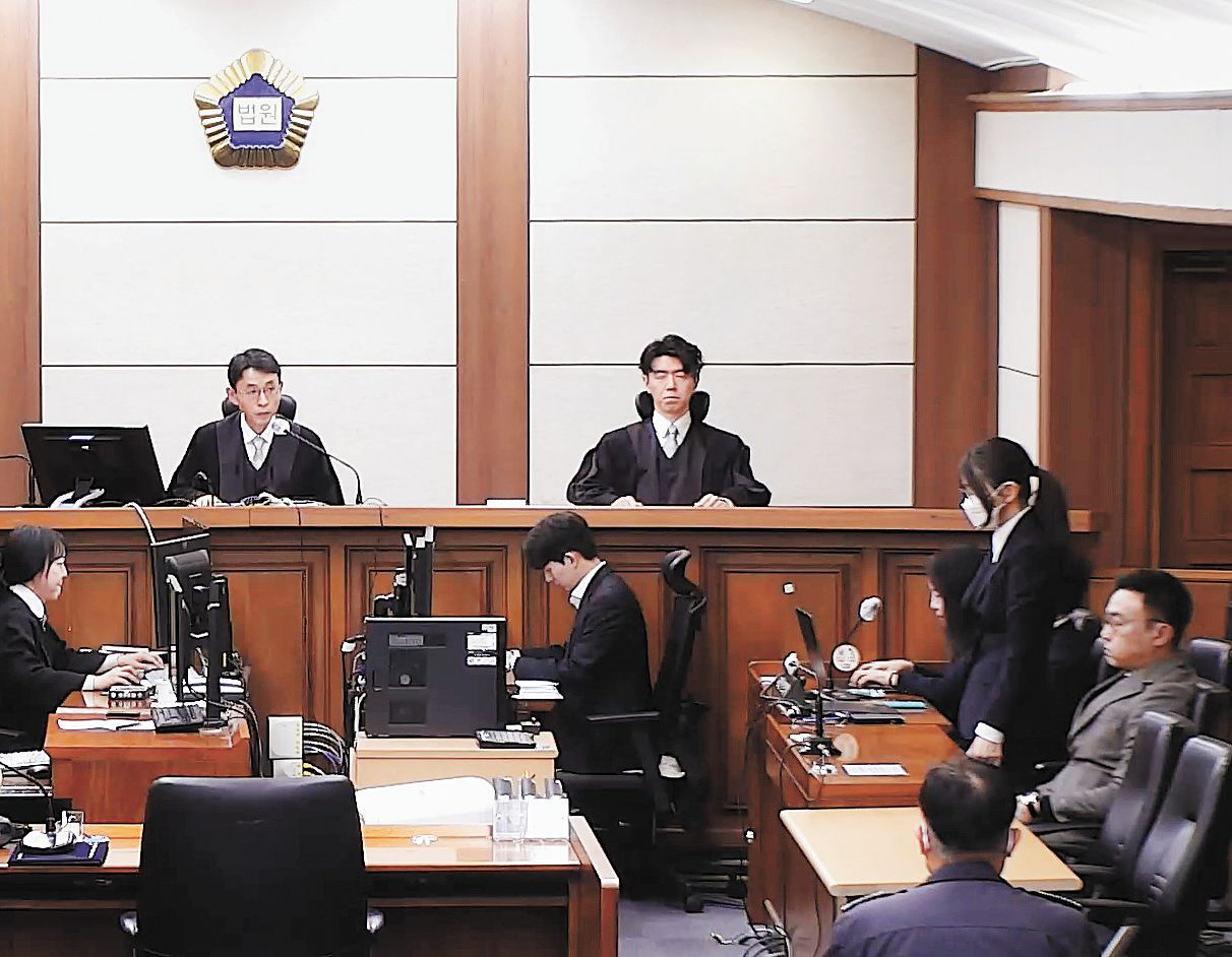 통일교 금품수수 등 혐의로 구속기소된 김건희 여사가 28일 서울중앙지방법원에서 열린 1심 선고공판에서 실형을 선고받았다. 연합뉴스